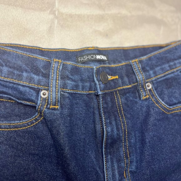 Women's Fashion Nova Mom Jeans - size 5 - dark wash jeans - Picture 6 of 8